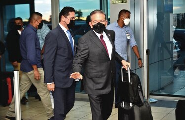 Presidencia gasta $718 mil en viajes y viáticos