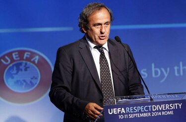 Platini reacciona; afirma que rinde cuentas ante el fisco suizo