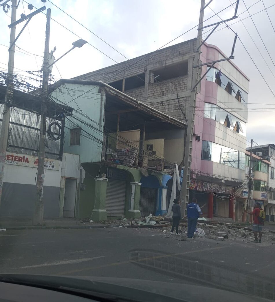 Sismo de magnitud 6 en provincia ecuatoriana fronteriza con Colombia deja daños materiales