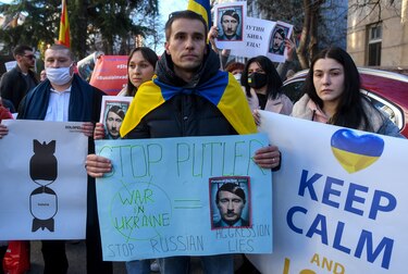 Madrid, Nueva York, La Haya... miles de personas salen a las calles para pedir a Putin que detenga la ‘locura’ de la guerra