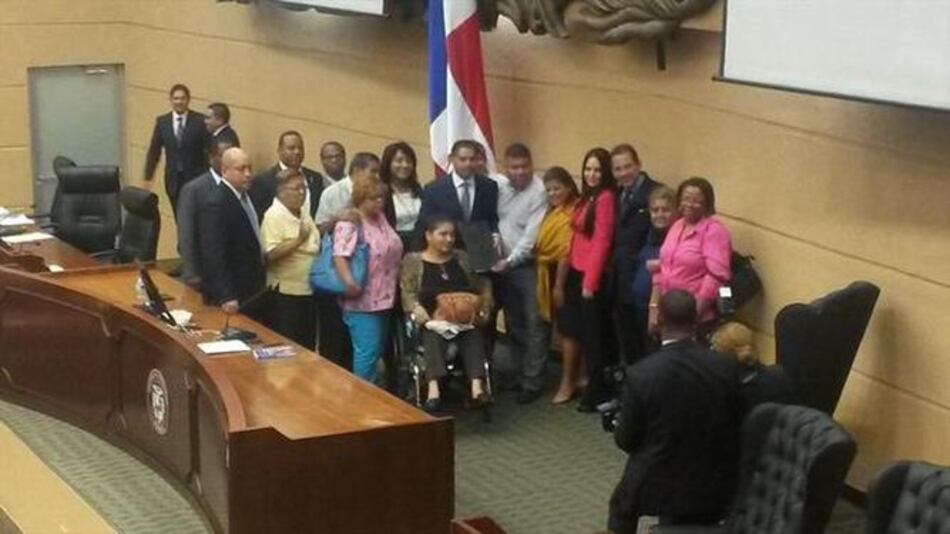 Asamblea aprueba beneficios para afectados por dietilene glycol