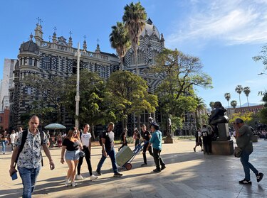 Panameños, entre los turistas que más visitan Medellín en 2026