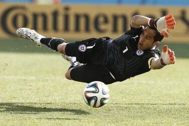 Claudio Bravo, feliz por el anuncio de su fichaje por el Barcelona