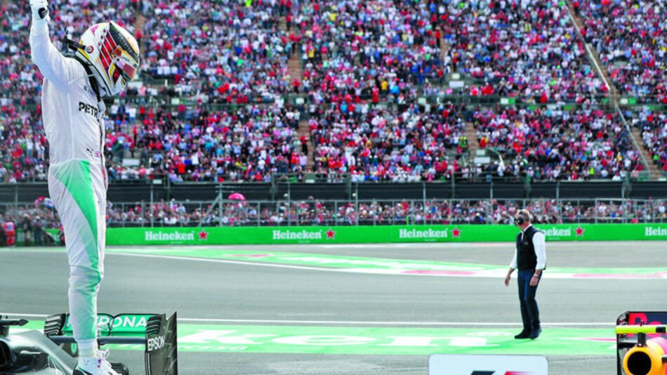 Hamilton gana y pone en suspenso el título