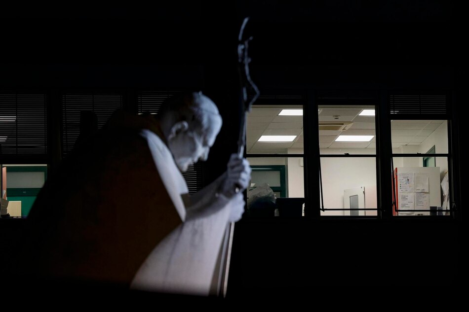 El papa Francisco ya no necesita ventilación mecánica por las noches y la infección está controlada