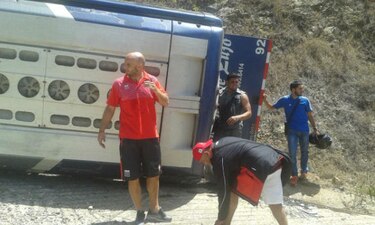 Se vuelca autobús del club argentino Huracán