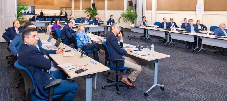 Canal de Panamá incrementa a 34 los tránsitos diarios e inicia análisis hídricos con otras entidades