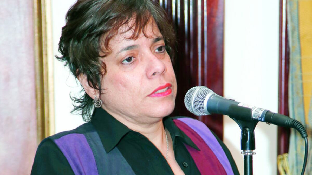 Las escritoras Lil María Herrera y Ela Urriola.