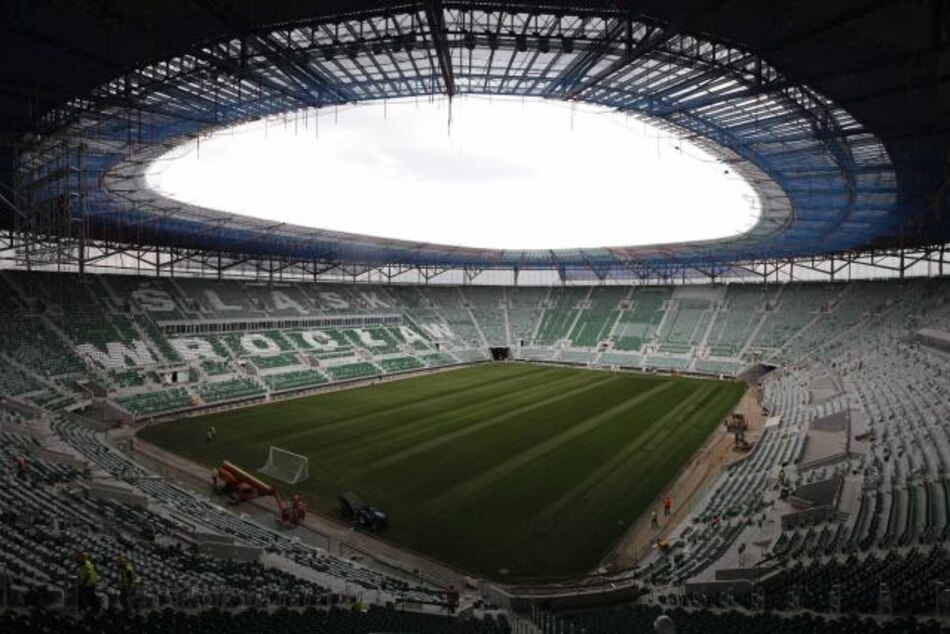 Seis nuevos estadios para un campeonato con doble organización