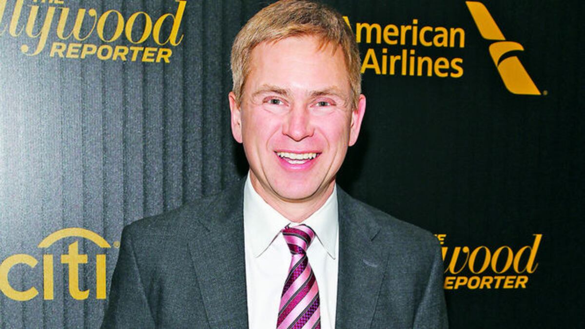 Pat Kiernan y Anderson Cooper son algunos de periodistas que han participado en películas narrando noticias que forman parte de la trama de la cinta.