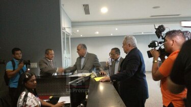 Presentan ante la Asamblea una denuncia contra el magistrado Harry Díaz