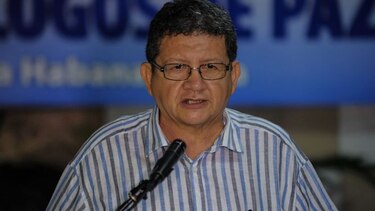 FARC piden acción contra paramilitares para destrabar acuerdo de paz