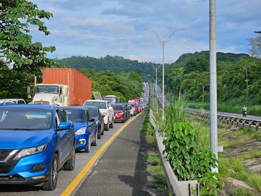 Cierre de vías en varios puntos de la ciudad capital y Panamá Oeste atrapó a cientos de conductores 