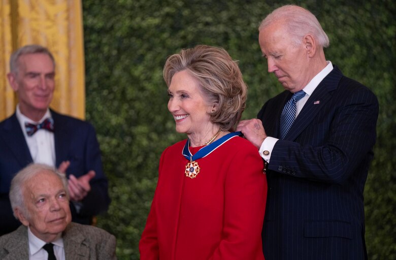 Leo Messi, Hillary Clinton, Denzel Washington, Magic Johnson, entre los galardonados por el presidente Joe Biden
