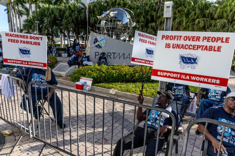 Los principales puertos de Estados Unidos cerrados por huelga de estibadores, calculan en $2,000 millones las pérdidas diarias