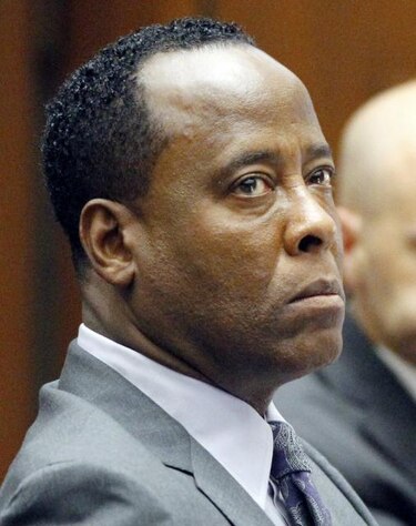 Médico de Jackson no tendrá que pagar restitución a familiares