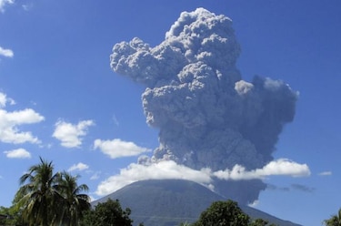Aerolíneas cancelan vuelos a El Salvador por erupción volcánica