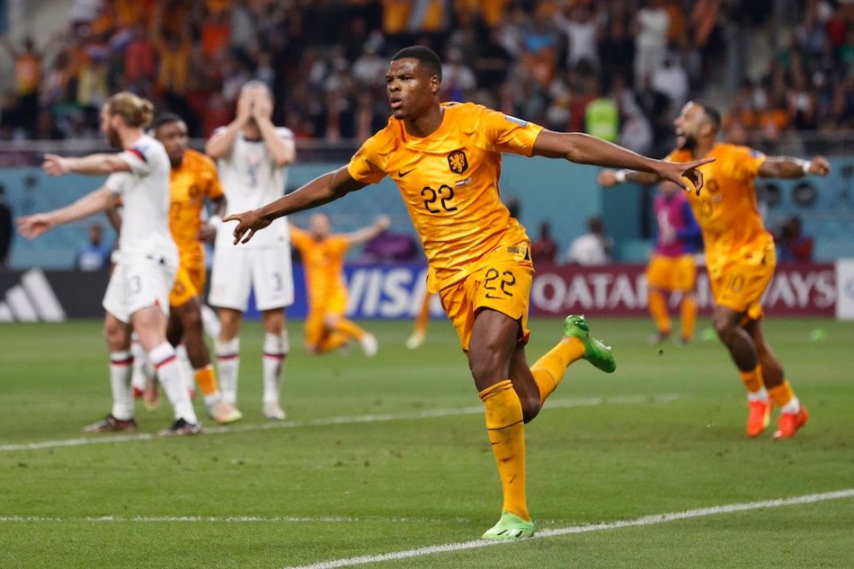 Dumfries mete a Países Bajos en cuartos de final