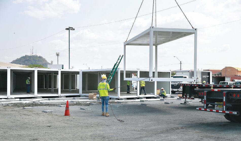 Cuarentena absoluta; mujeres y hombres se movilizan en días distintos