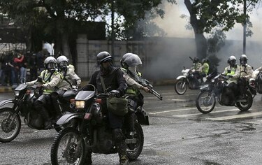Policía detiene a decenas de jóvenes en marcha contra Maduro