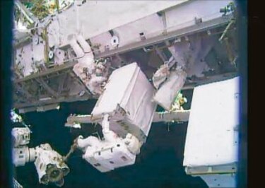 Astronautas finalizan con éxito segunda salida espacial