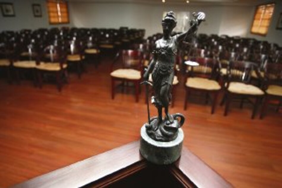 Críticas a concursos para vacantes en el OJ