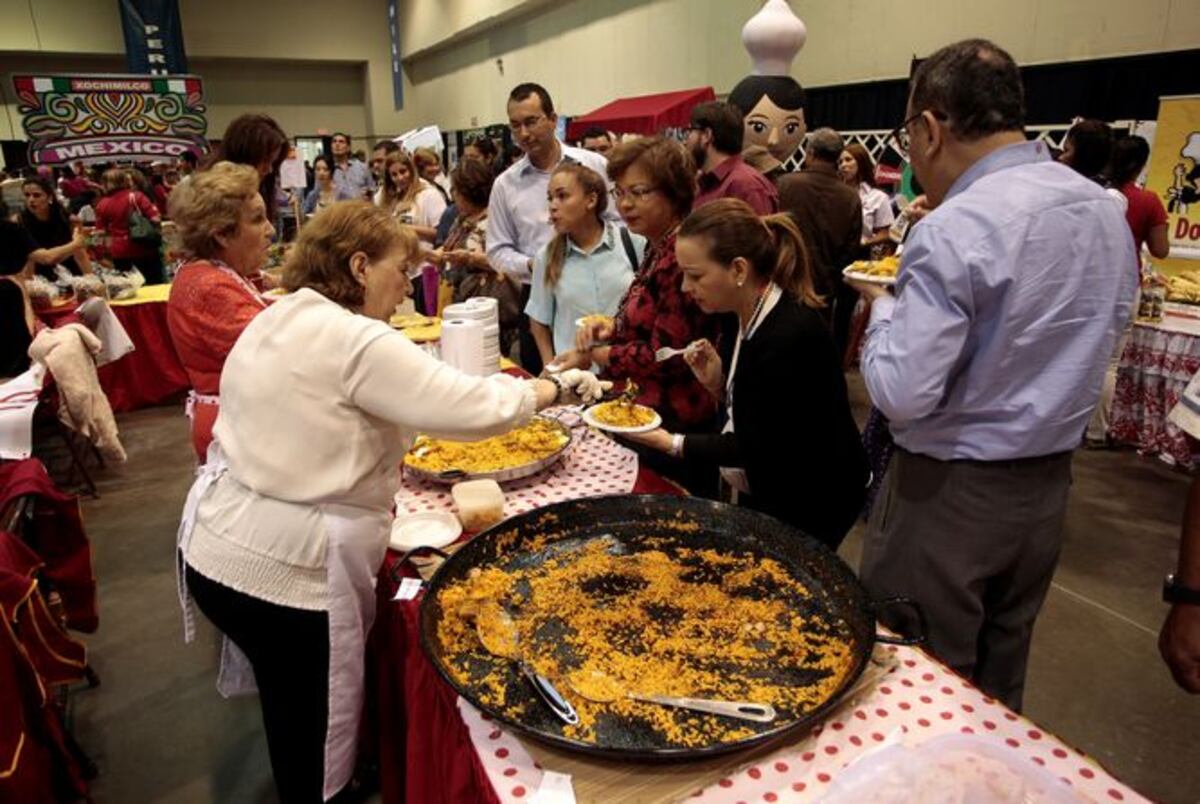Banquetes de amor en la Fiesta Alrededor del Mundo