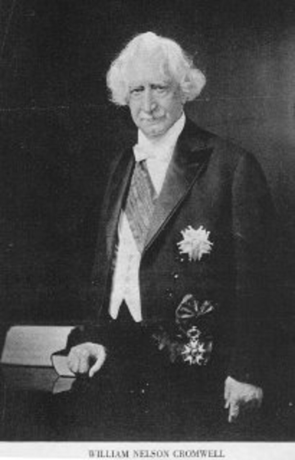 Un hombre con múltiples caras