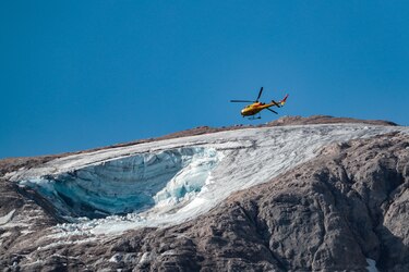 Primer ministro de Italia vincula el derrumbe de glaciar en los Alpes al cambio climático