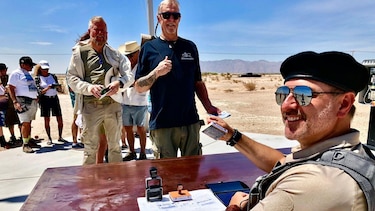 La República de Slowjamastan, la micronación fundada en California por un excéntrico “sultán” que ya tiene 25,000 ciudadanos