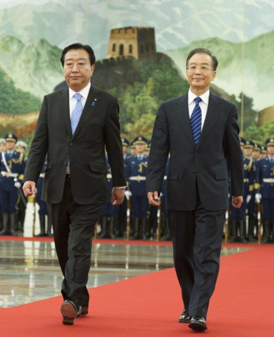 Primeros ministros de China y Japón abordan relaciones y situación en Corea