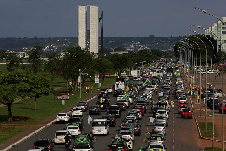Brasil: en la favela o en internet, los candidatos juegan sus últimas cartas