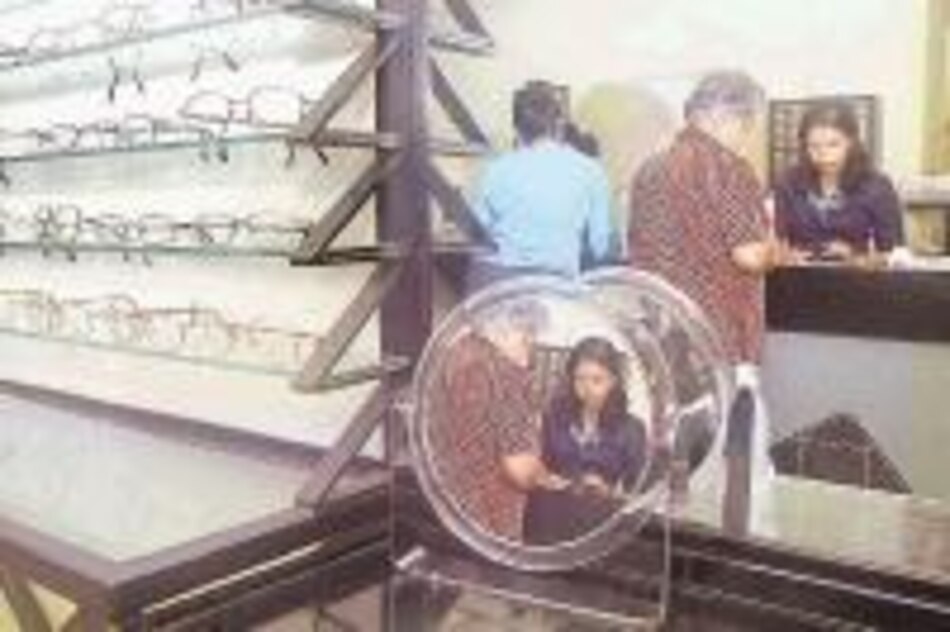 Devlyn denuncia monopolio de ópticas panameñas