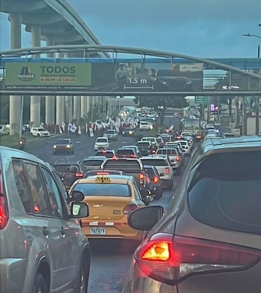 Estos son algunos de los puntos donde se reportan cierres hoy lunes en rechazo al nuevo contrato minero