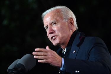 Aunque debilitado, Biden pretende encabezar la escena internacional en el G20 y la COP26