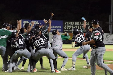 Darién golpea a Herrera, aprieta la tabla y sacude el Béisbol Mayor