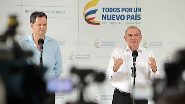 Negociadores de paz del Gobierno reconocen que las FARC no les entregarán las armas