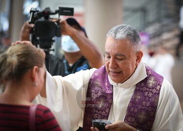 Comienza el periodo cuaresmal con la imposición de la ceniza