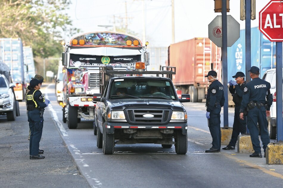 Van 200 casos; empresas cierran y congelan contratos