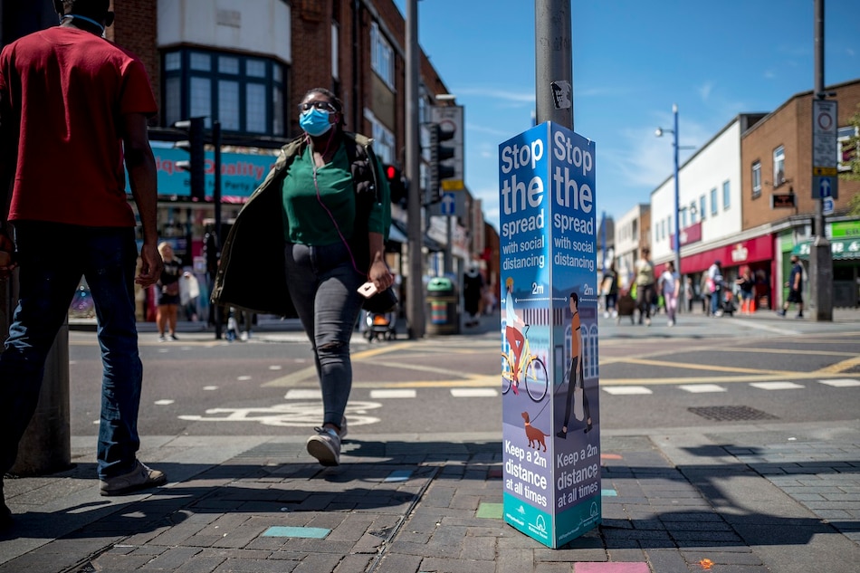 Inglaterra reabrirá restaurantes, hoteles, peluquerías, cines y museos desde el 4 de julio