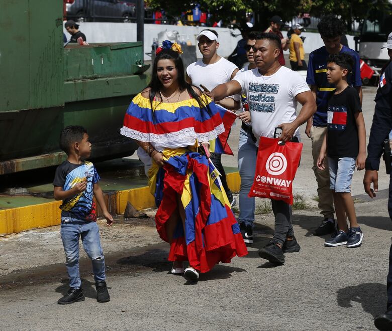 Venezolanos se congregan para su encuentro con Edmundo González Urrutia en Panamá
