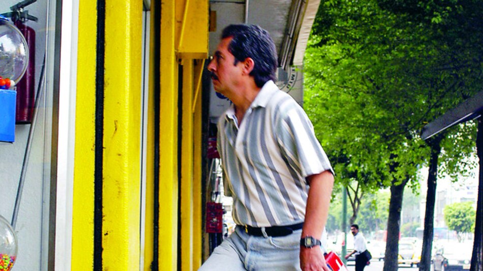 Brasil cierra local de Banco Azteca