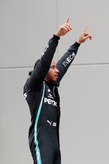 Hamilton gana en Turquía e iguala récord de siete títulos mundiales de Schumacher