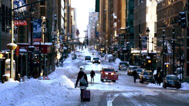 Operaciones de limpieza empiezan en Estados Unidos tras mortal tormenta 'Snowzilla'