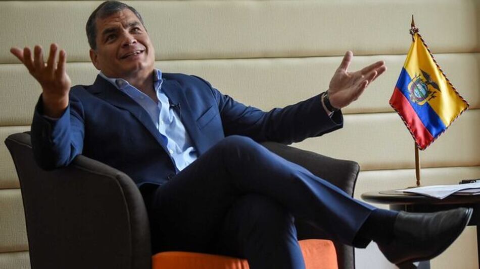 Expresidente Correa pide adelantar elecciones en Ecuador ante 'grave conmoción social'