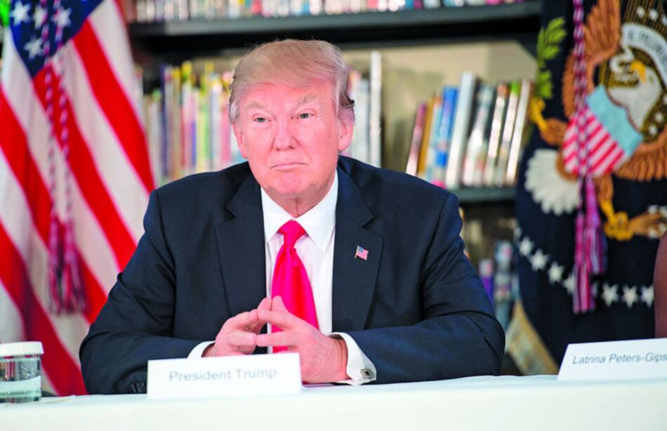 Trump firma nuevo decreto que bloquea migración desde seis países musulmanes