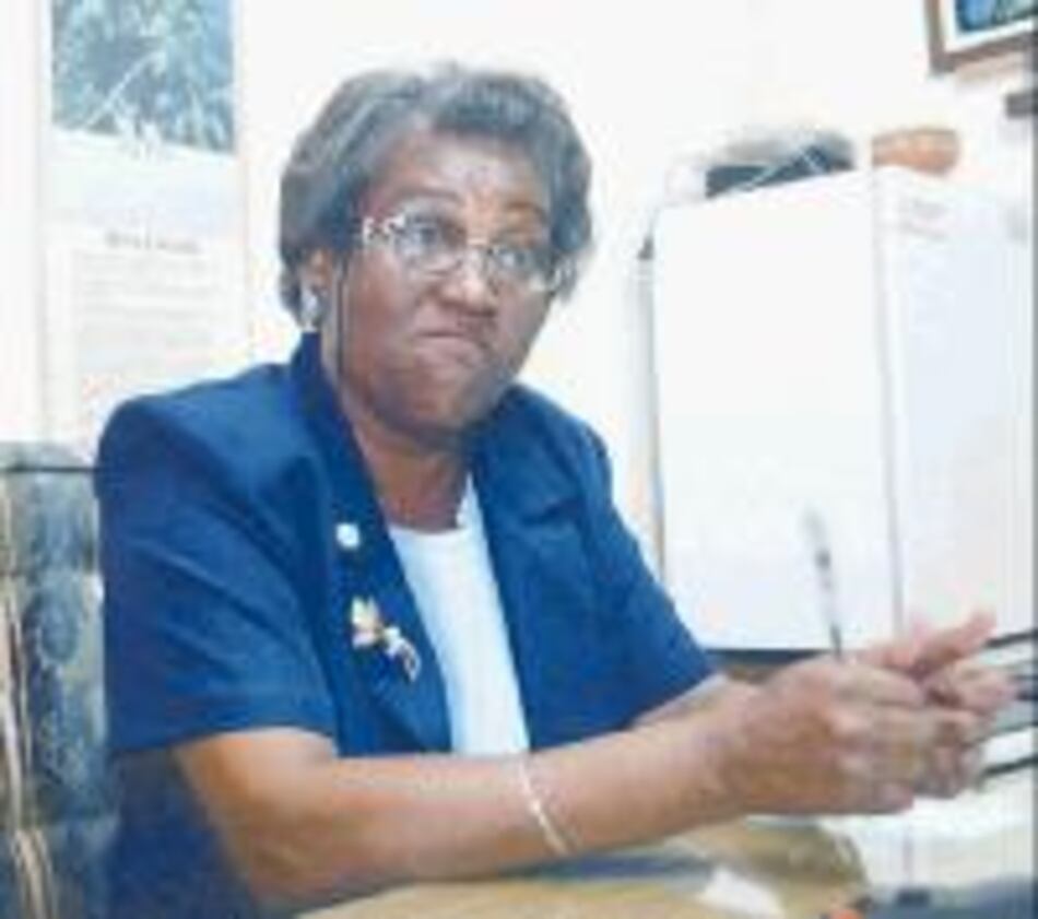 Gremios contra uso del inglés