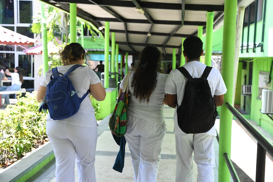 Viva Voz 2025: Graduandos de Medicina de la UP exigen respeto al mérito académico