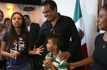 Niña mexicana logra volver a su país tras ser enviada a EU por error
