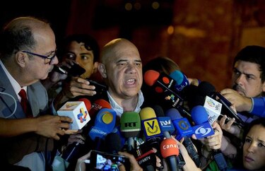 Oposición venezolana retomará protestas contra Maduro tras congelación del diálogo